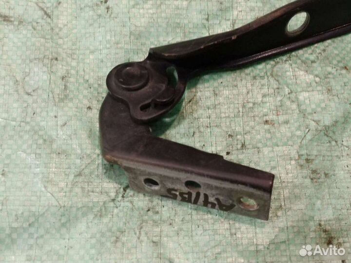 Петля капота левая Audi A4 B5