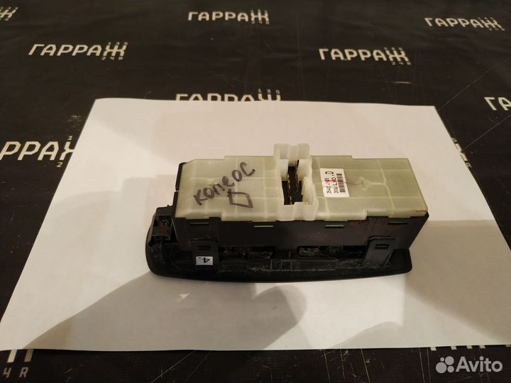 Блок управления стеклоподъемниками Renault Koleos