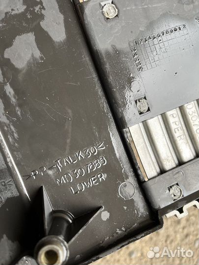 Крышка декоративная двс pajero 2 6g74 Dohc