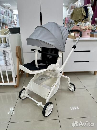 Прогулочная коляска новая