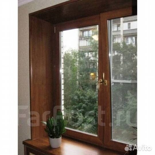 Входная пластиковая дверь со стеклом