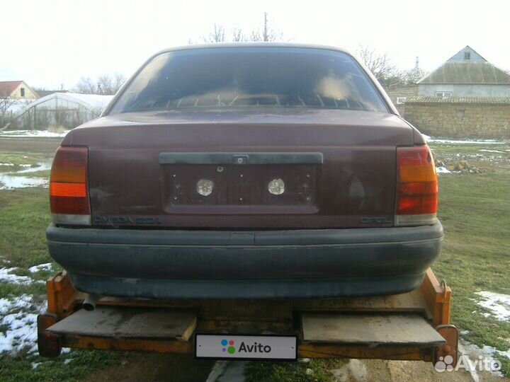Opel Omega 2.0 МТ, 1990, битый, 150 000 км