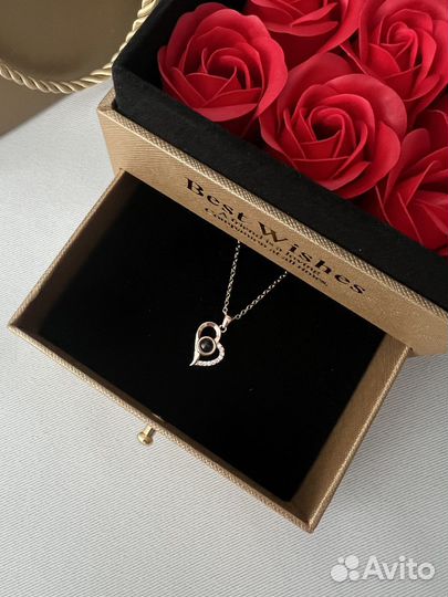 Подарок для девушки на 8 марта