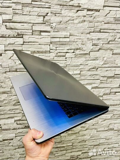 Большой ноутбук Asus с гарантием