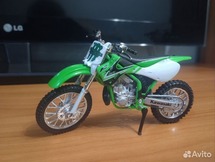 Kawasaki kx 250 1:18 Модель мотоцикла