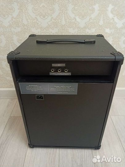 Акустический комбоусилитель