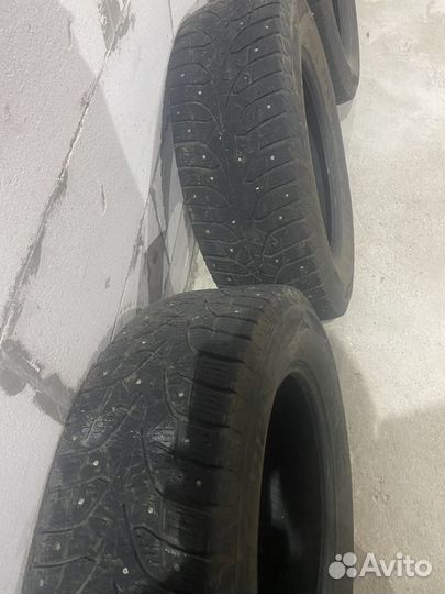 Bridgestone Blizzak Spike-01 215/65 R16