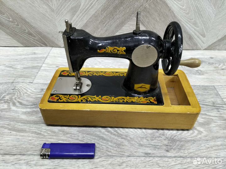 Детская швейная машинка