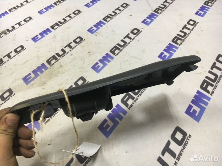 Накладка ручки двери задней правой Форд Фокус 1