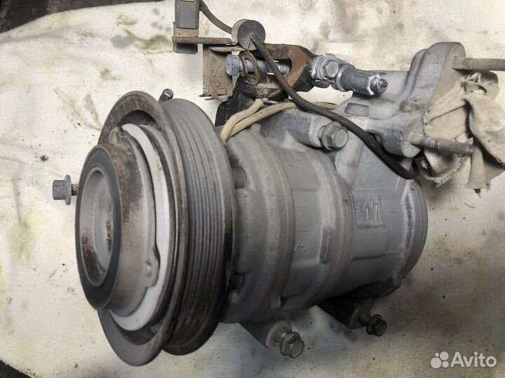 Компрессор кондиционера Honda Inspire Saber