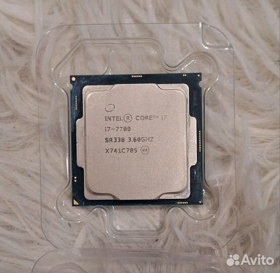 Процессор Intel Core I7 7700