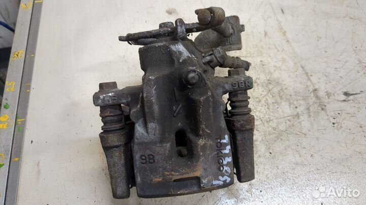 Суппорт Toyota Urban Cruiser, 2010