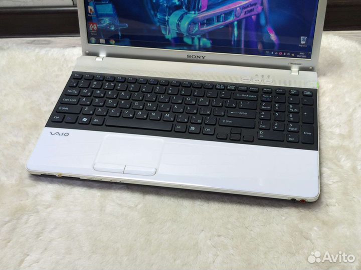 Sony / i3 350M / Radeon HD5650 /4GB /SSD+HDD