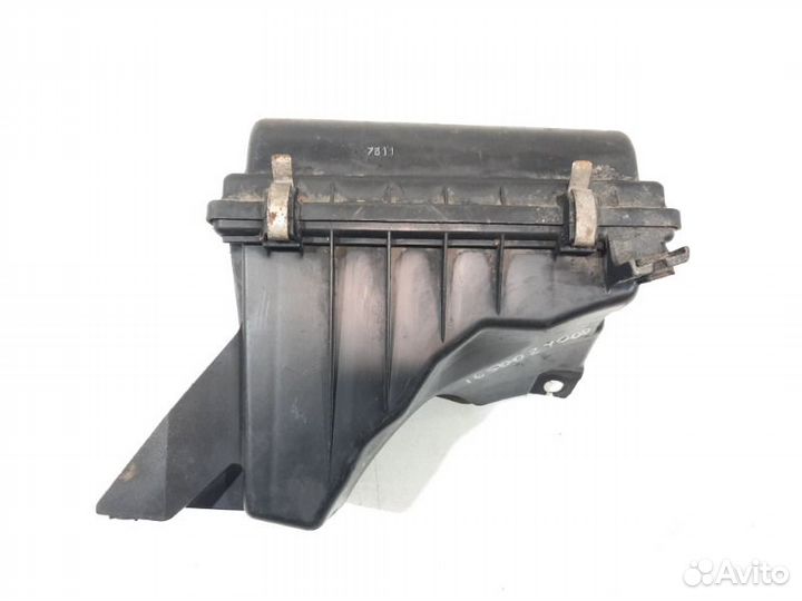 Корпус воздушного фильтра передний Nissan Maxima