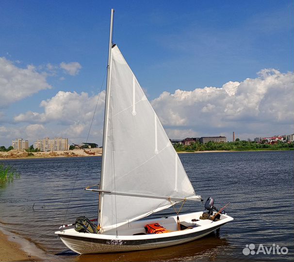 Парусная лодка
