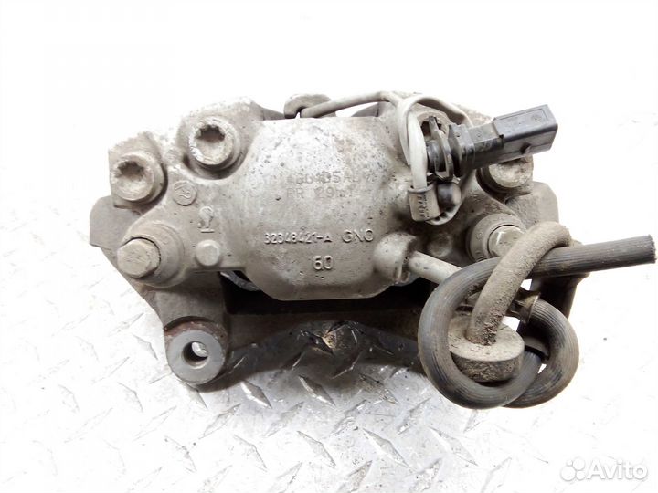 Суппорт передний левый Audi Allroad C7