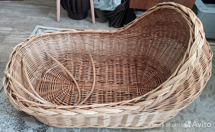 Плетёная корзина для ребёнка из ивовой лозы