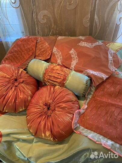 Покрывало и подушки