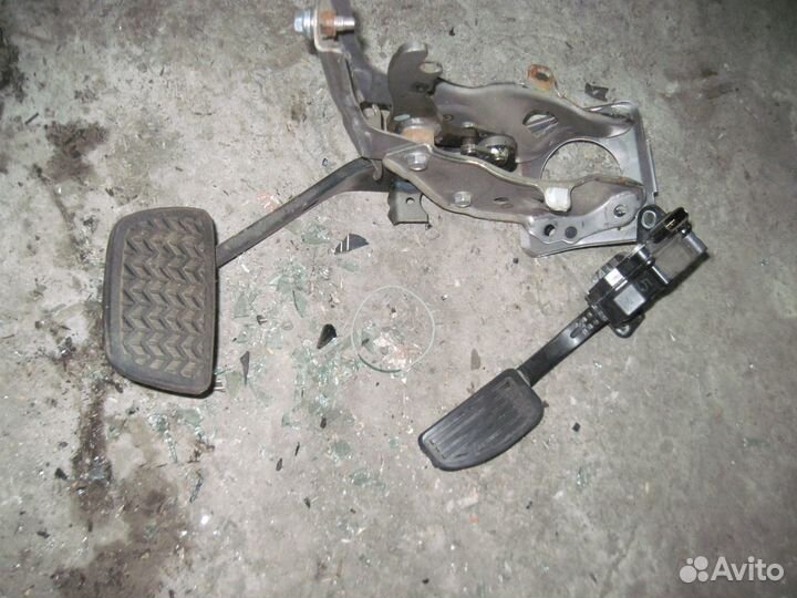 Педаль тормоза Toyota Land Cruiser 200 4 2013