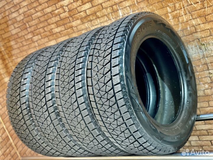 Bridgestone Blizzak DM-V2 225/65 R17