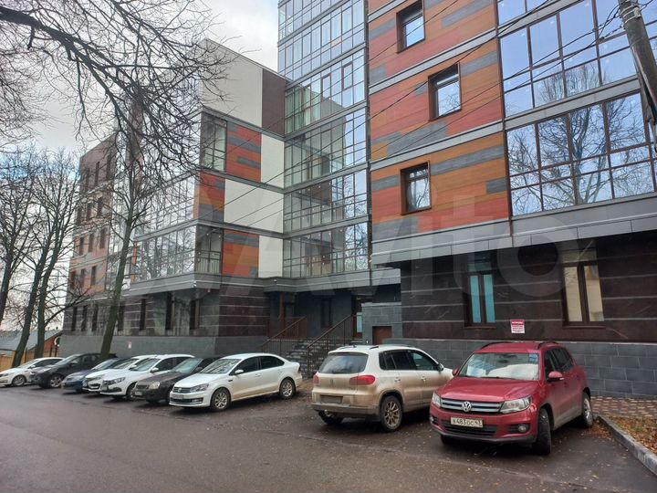 Офисное помещение в аренду, 437.8 м²