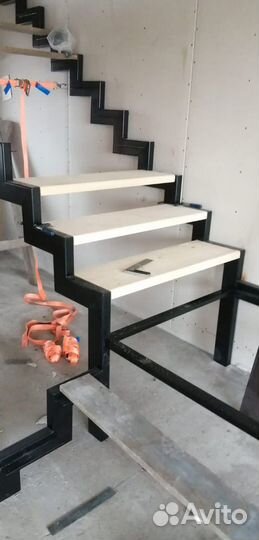 Каркас лестницы из металла, под заказ