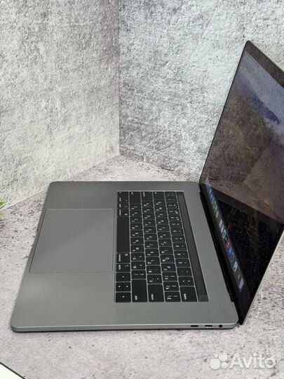 MacBook Pro 15 2019 i9 32 256