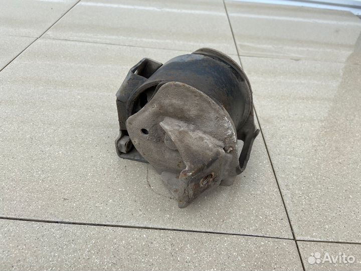 Подушка двигателя задняя Volkswagen Golf 2