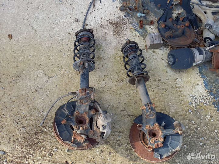 Стойки передние в сборе Volkswagen Tiguan 1