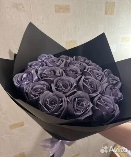 Розы из атласной ленты