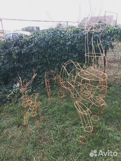 Садовая фигура олень