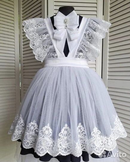 Белый школьный фартук