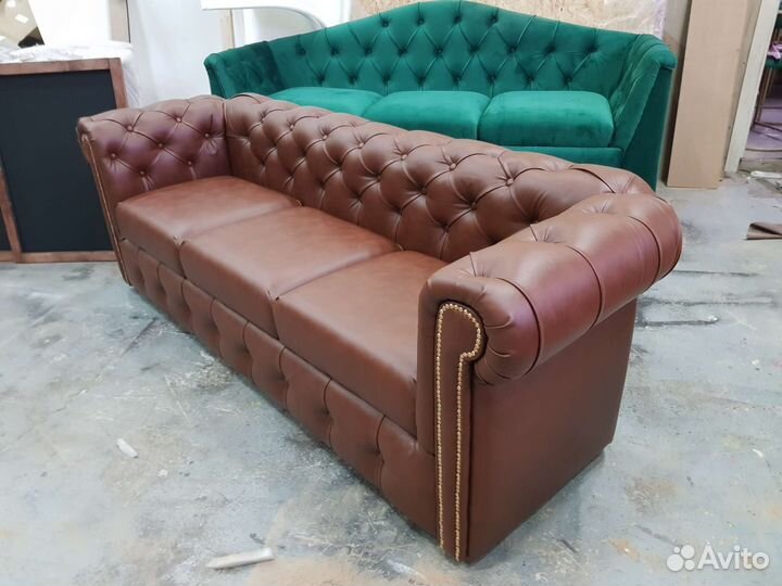 Диван Честер трехместный коричневый