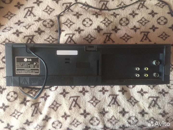 Видеомагнитофон lg