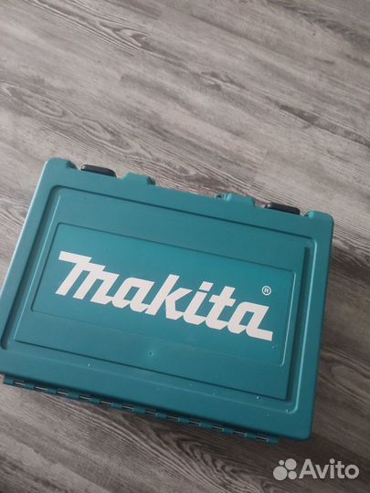 Перфоратор Makita HR2470