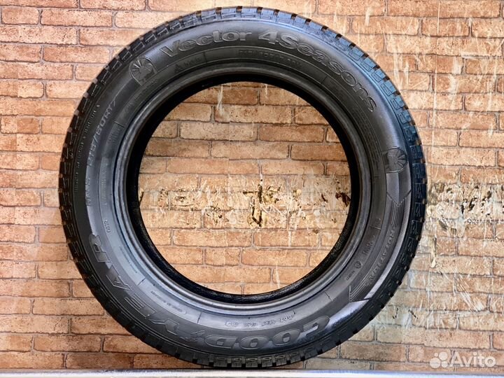 Goodyear Vector 4Seasons 215/60 R17