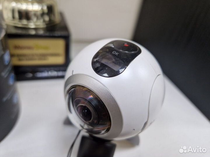 Экшн-камера Samsung Gear 360 SM-C200 В9