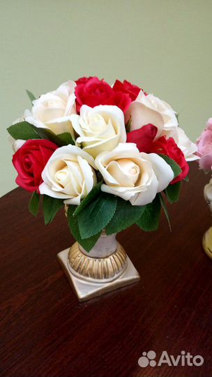 Букет из роз в вазе, в коробке