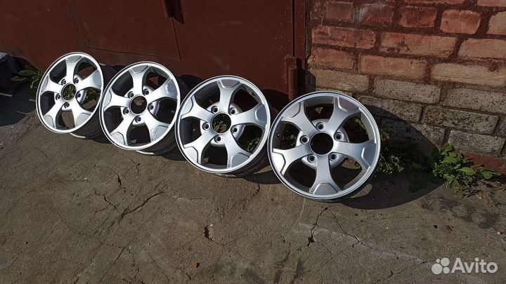 Литые диски r16 на Ниву