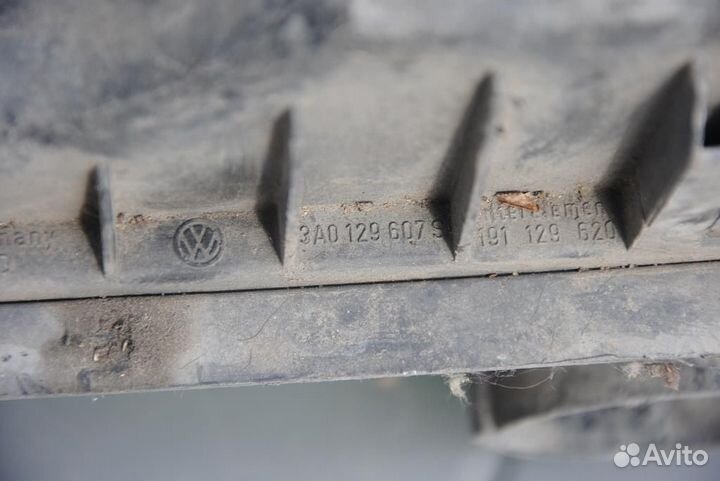 Корпус воздушного фильтра VW Passat (B4) 1994-1996