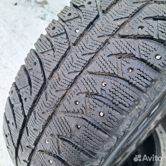 Bridgestone Ice Cruiser 7000 215/65 R16 98T