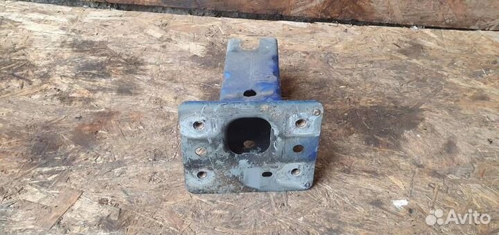 Кронштейн усилителя переднего бампера левый Opel