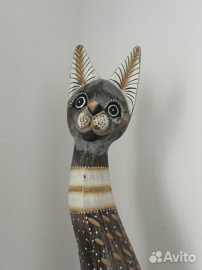 Кошка деревянная статуэтка