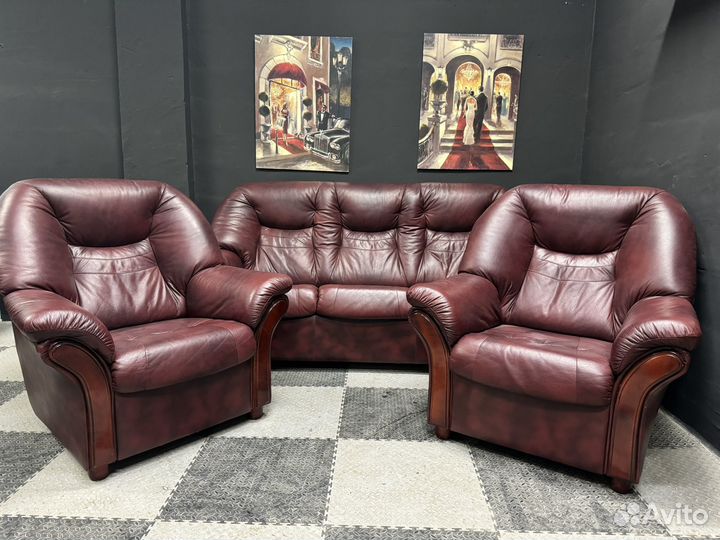 Кожаный диван
