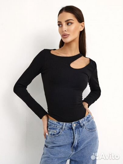 Боди с вырезом