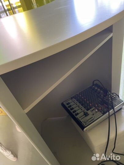 Продаю стойку -ресепшн