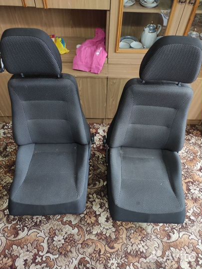 Оригинальные передние сидения с подогревом