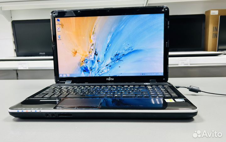 Быстрый ноутбук Fujitsu intel + ssd