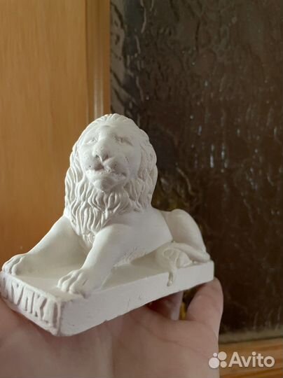 Статуэтка лев