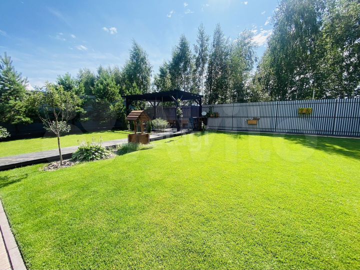 Дом 305 м² на участке 12 сот.